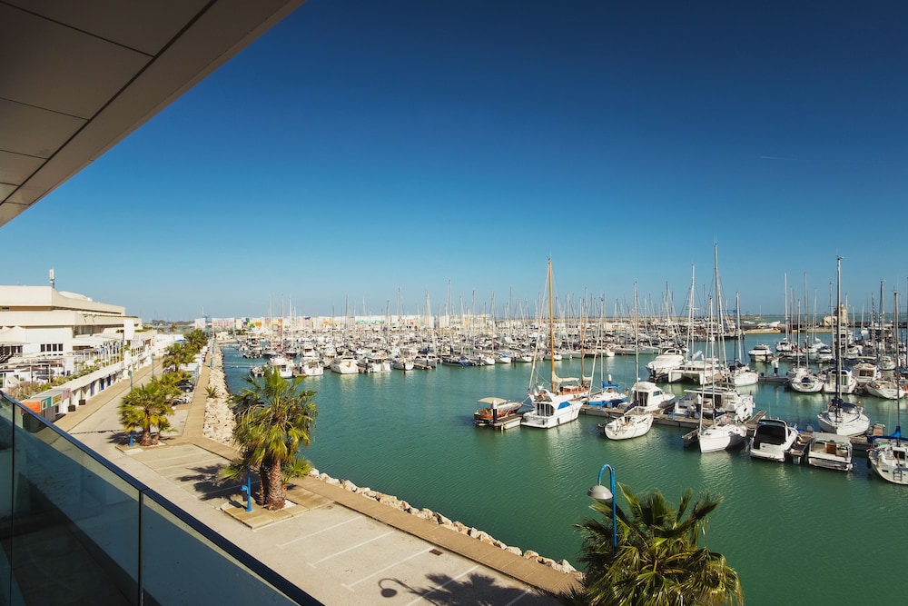 LAS SUITES DE PUERTO SHERRY 50/60