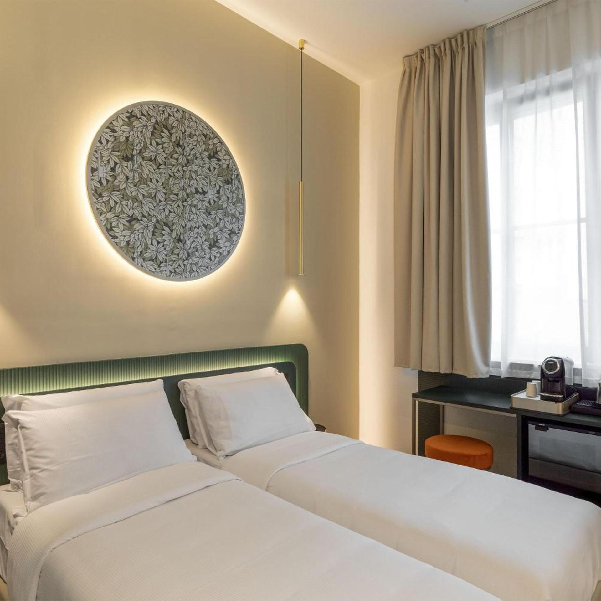 Deluxe, Twin Beds
