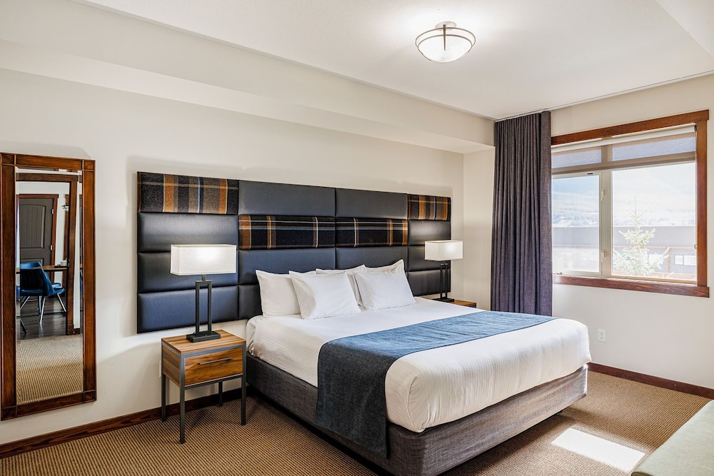 2 BEDROOMS, SUITE, KING BED