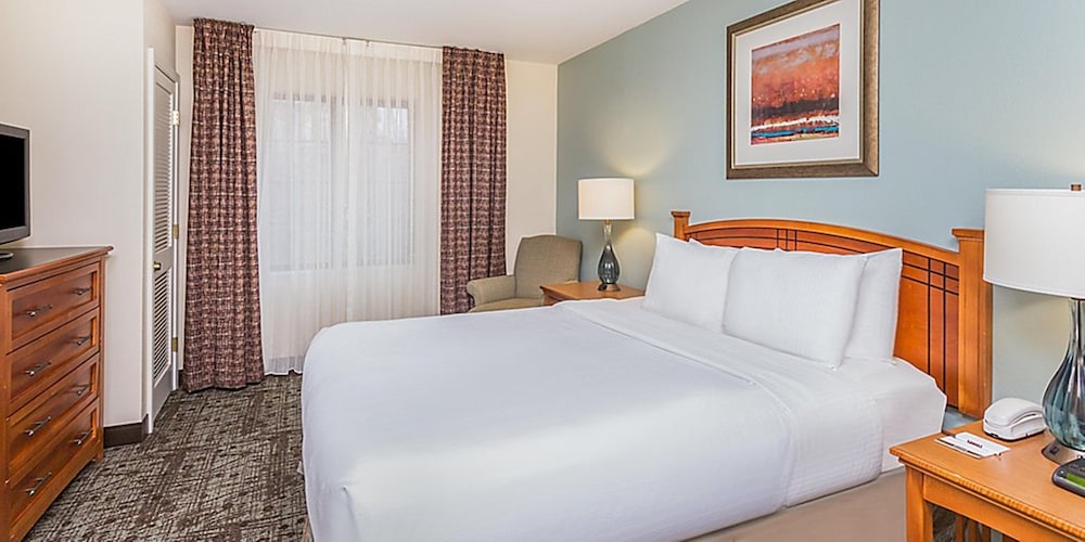 2 BEDROOMS, SUITE, KING AND QUEEN BED