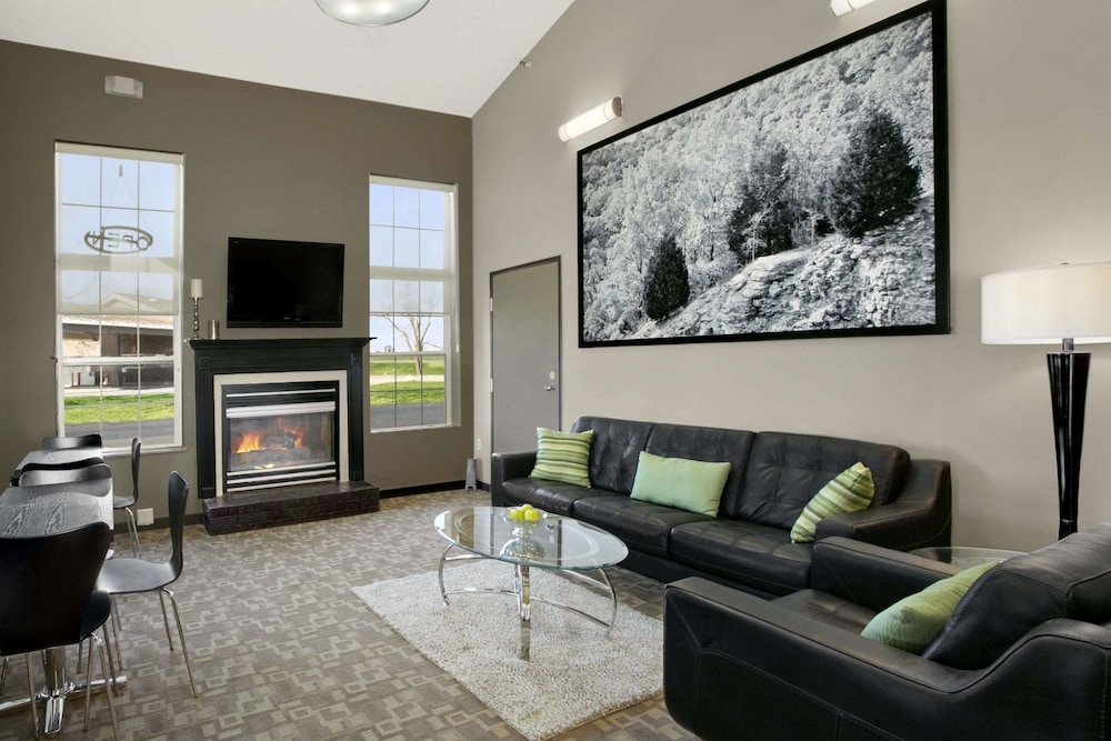 Super 8 by Wyndham Strafford/Springfield Area 24/36