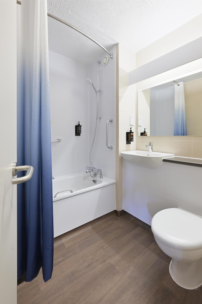 Travelodge Exeter M5 Hotel 30/34