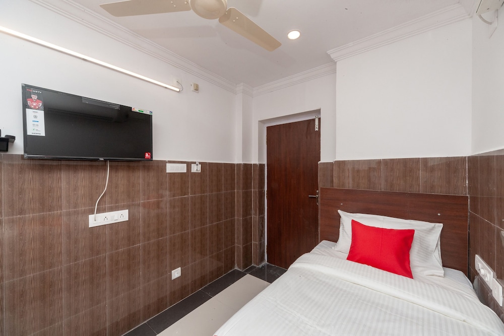 Oyo 27775 Hotel Srinivasa Residency 19/26