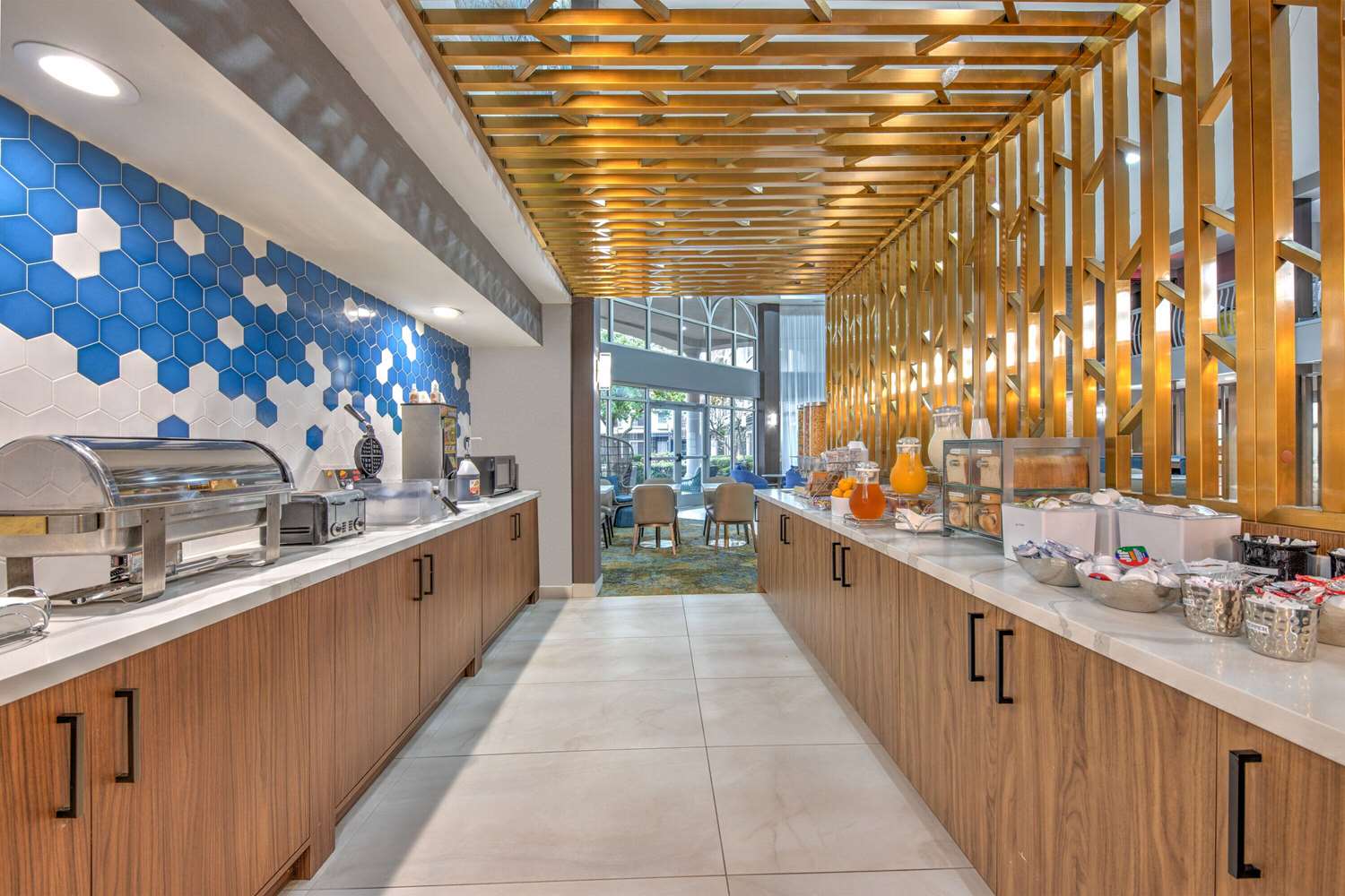 La Quinta Inn & Suites by Wyndham Dallas DFW Airport North 25/55