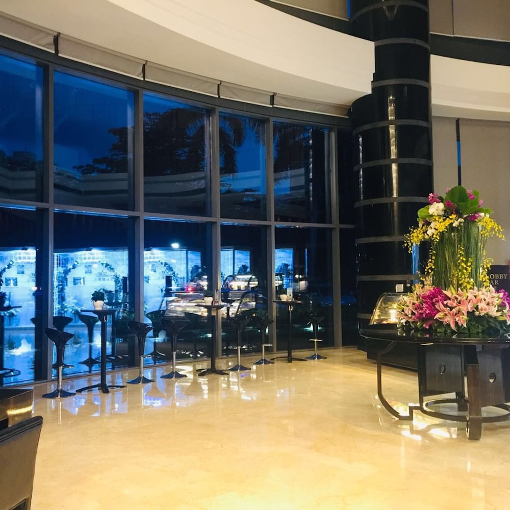 L Gem Hotel 38/50