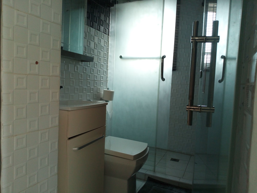 Somerset Suites 22/23