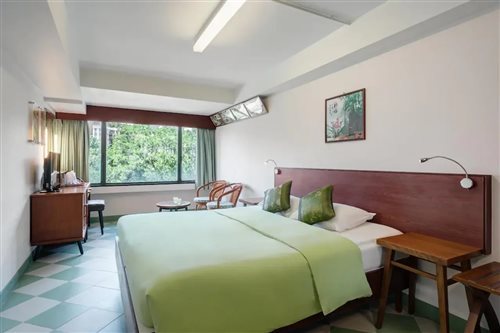 Theme, Double Bed