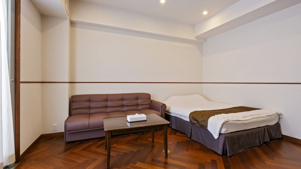 THEATER, QUEEN BED