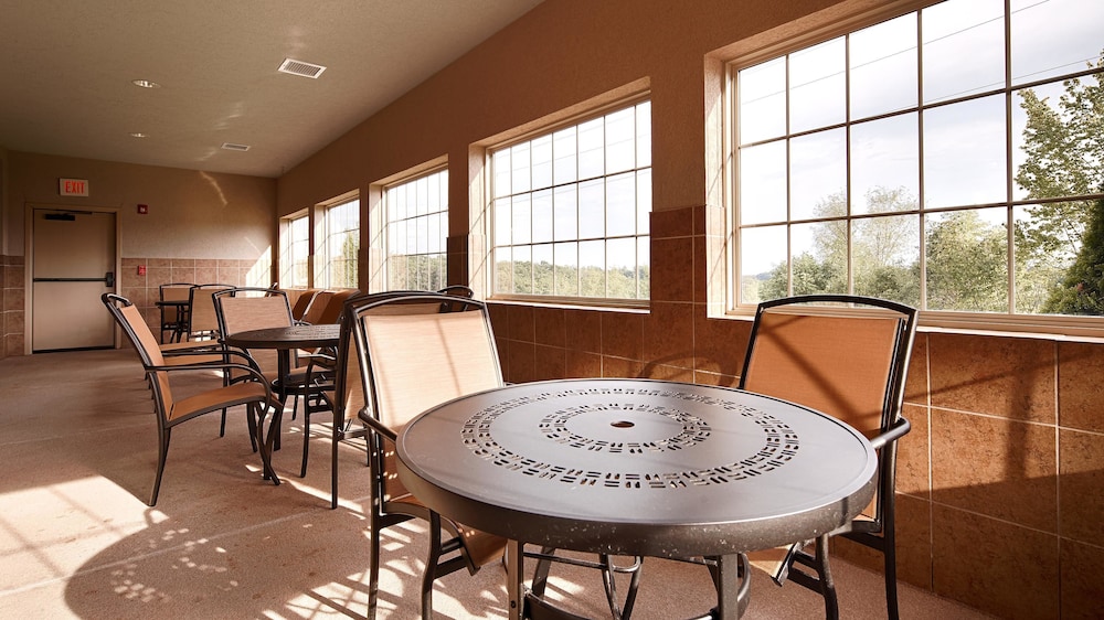 Best Western Plus Capital Inn 36/48