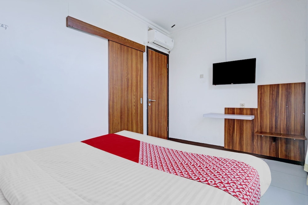OYO 90426 Near Mall Ciputra 2 14/21