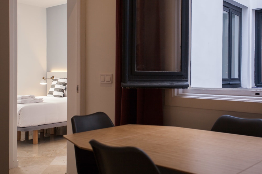 Gran Central Suites 38/50