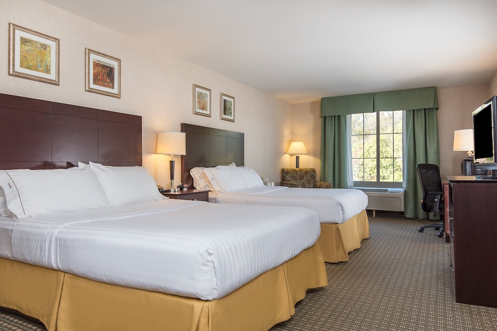 Holiday Inn Express Haskell-Wayne Area 32/75