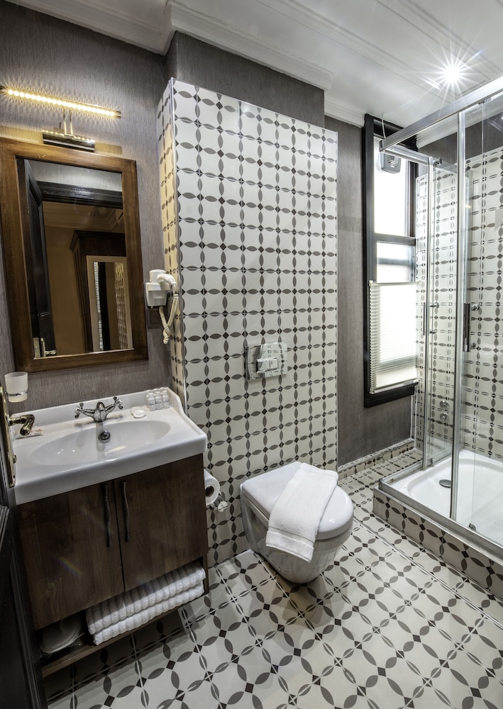Mezzo Hotel 53/56