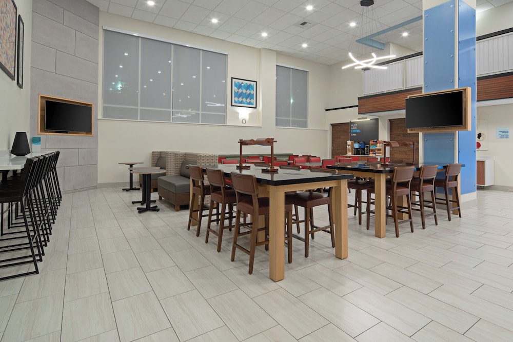 Holiday Inn Express Hotel Suites Seattle Sea Tac Airport 34/44
