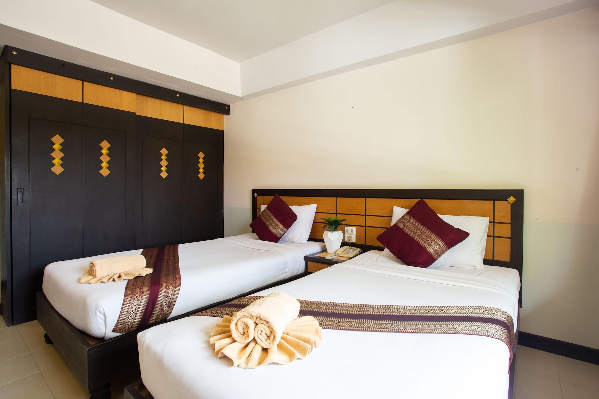 SUPERIOR, TWIN BEDS
