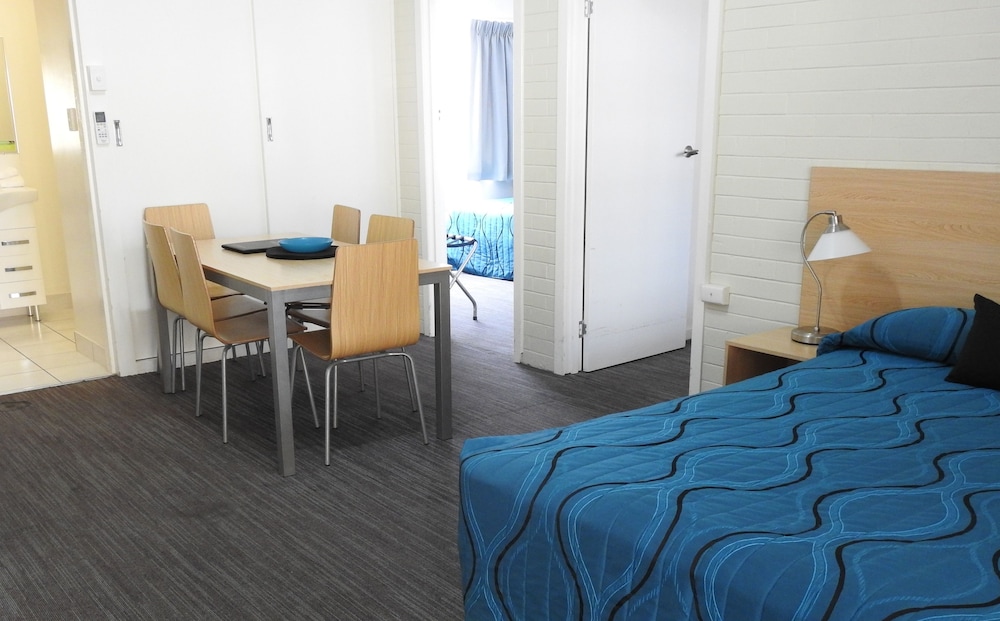 URANGAN MOTOR INN 20/31