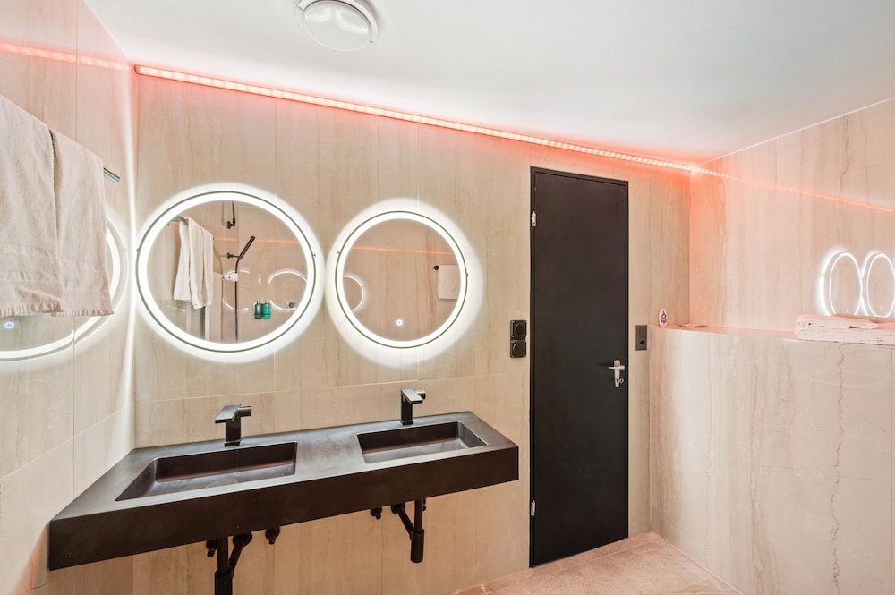 Becozy Self Check-in & Pop-up Hotel 7/52