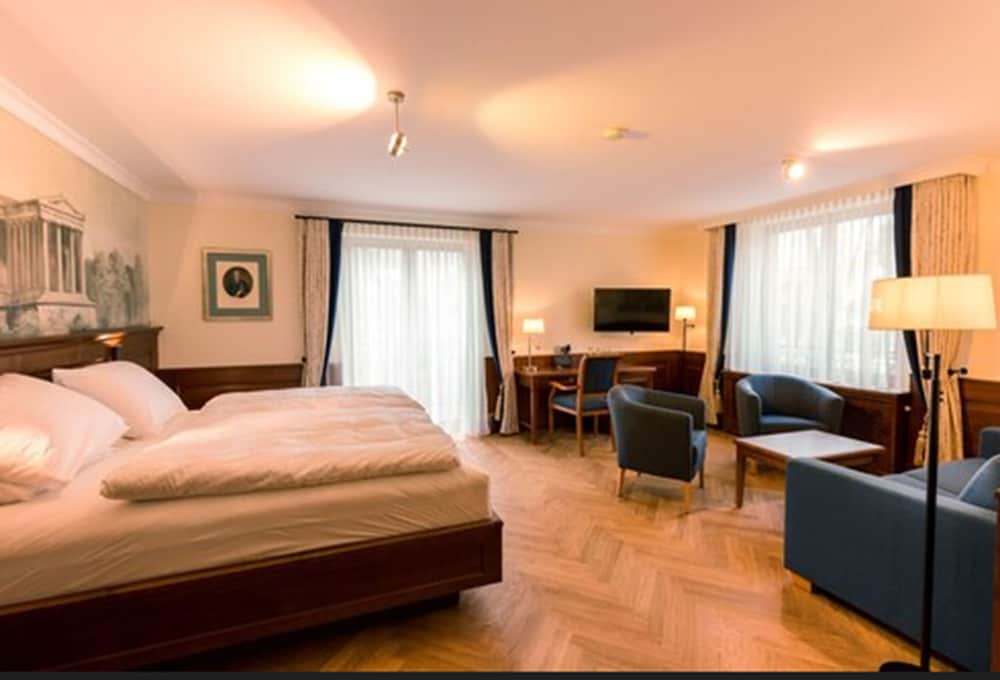 1 Bedroom, Junior Suite, Single, Queen Bed, Hotel & Gaststätte Zum Erdinger Weissbräu 2/2