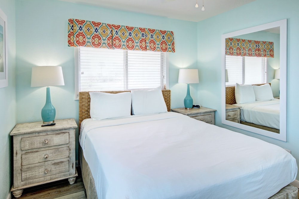 New Smyrna Waves MOD Collection by Sonesta 18/50