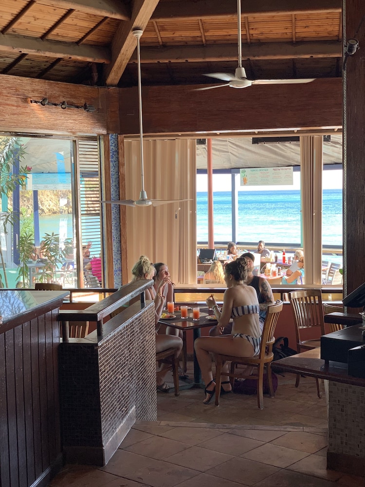 Emerald Beach Resort 42/74