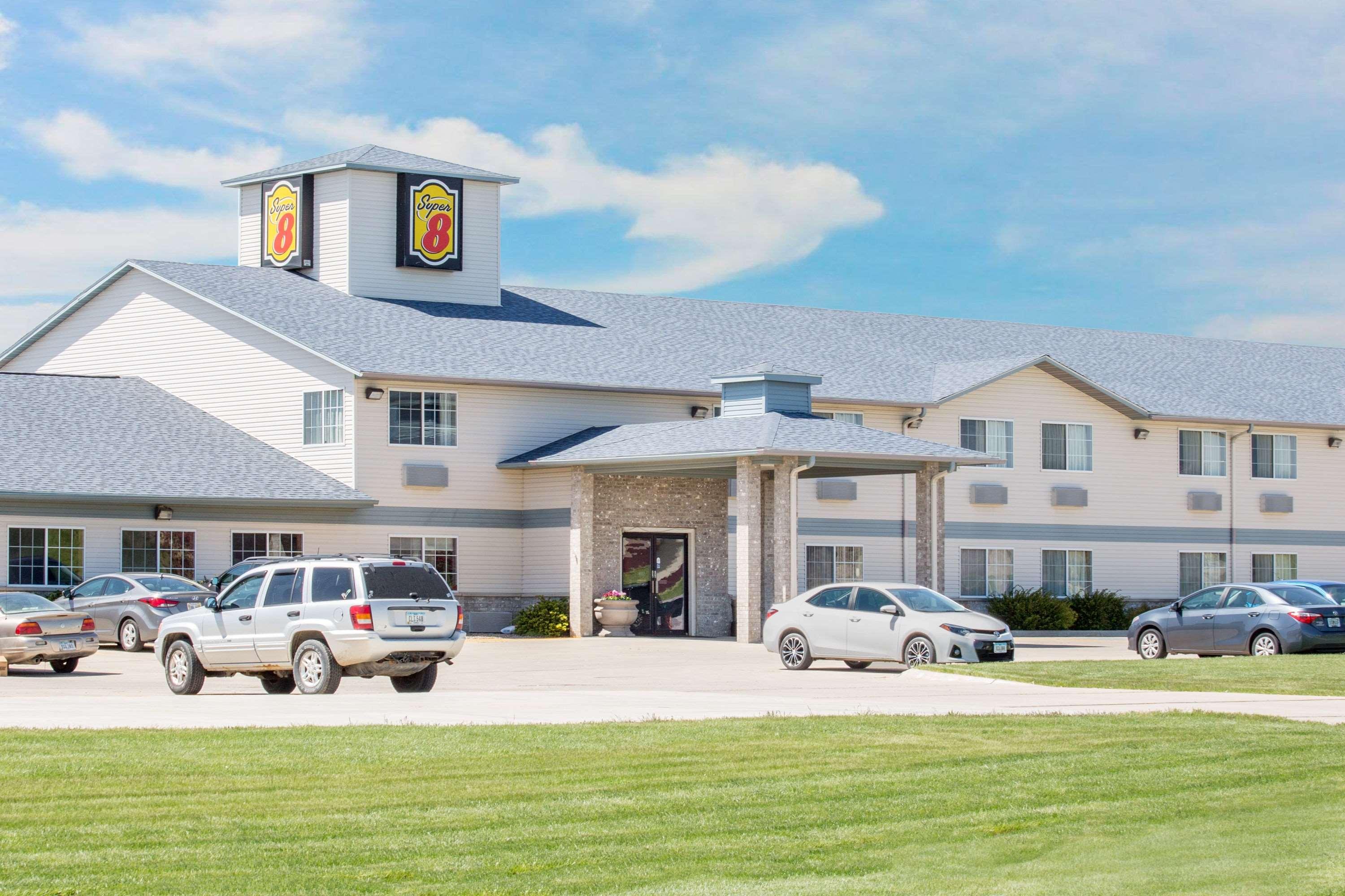 Super 8 Carroll East in CARROLL - IA