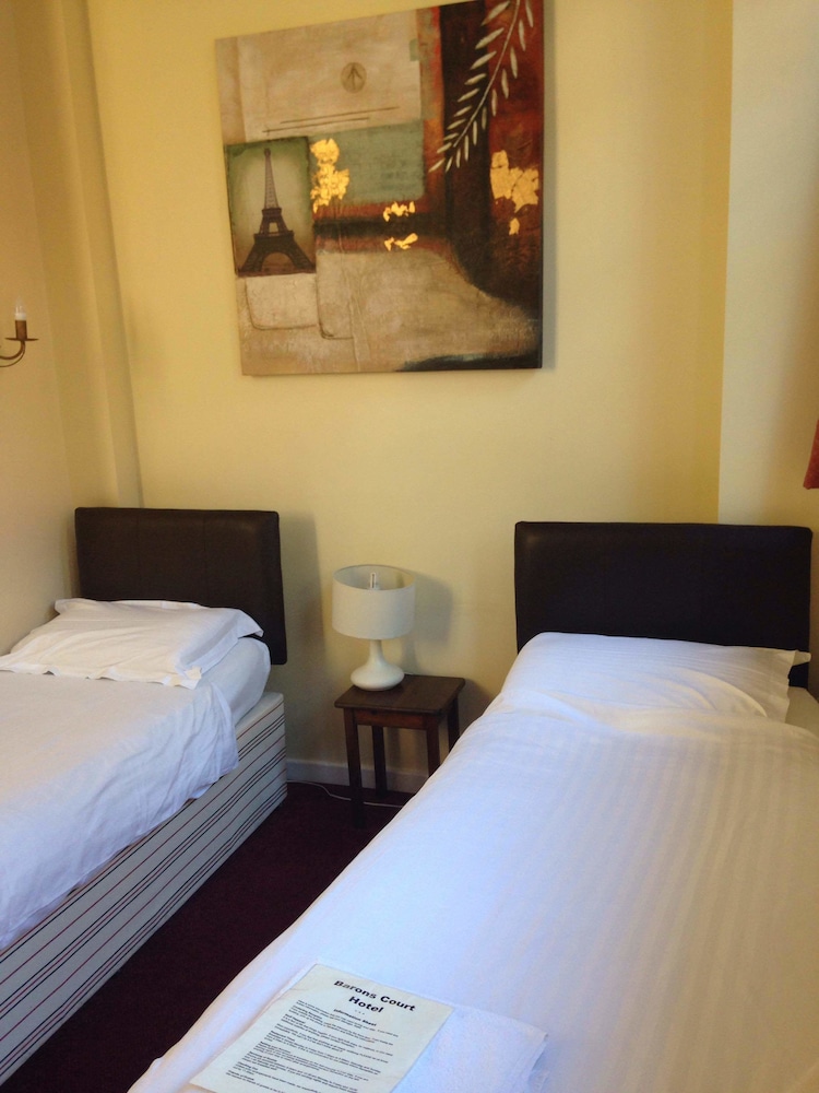 Barons Court Hotel 35/72