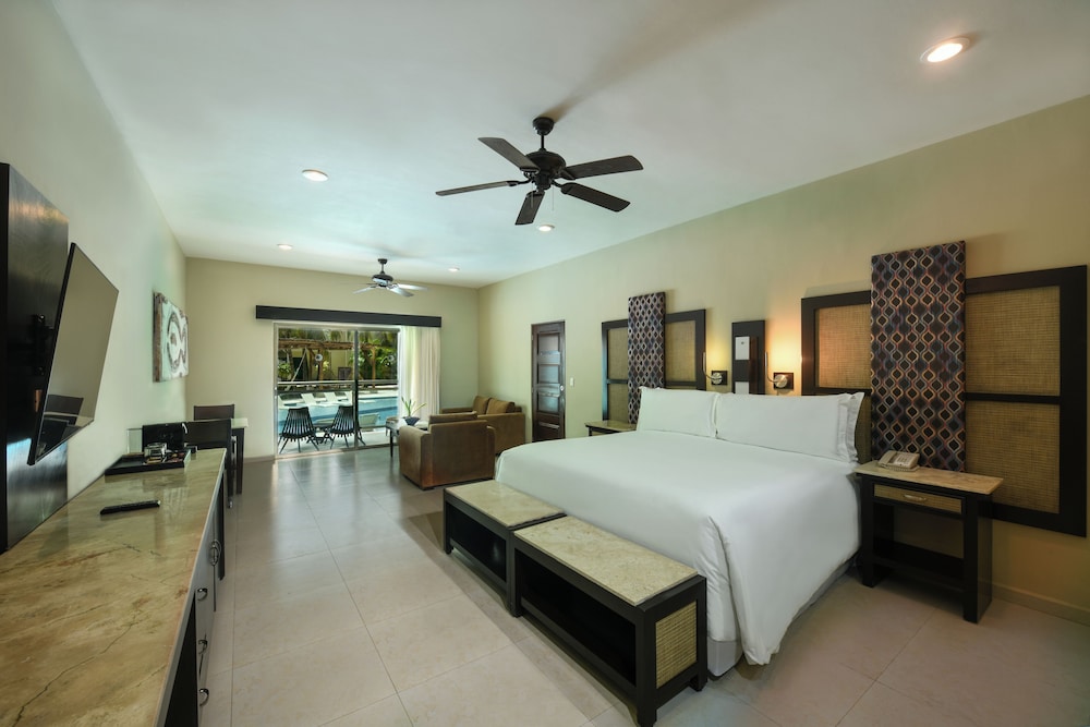 Swim Up, Suite, King Bed