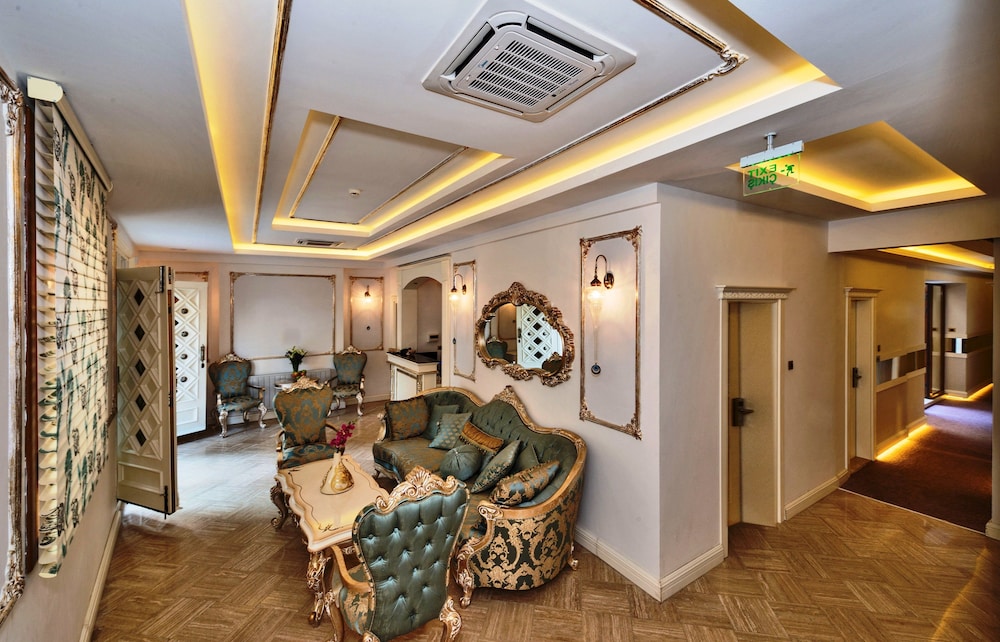 Zeynep Sultan Hotel 50/54