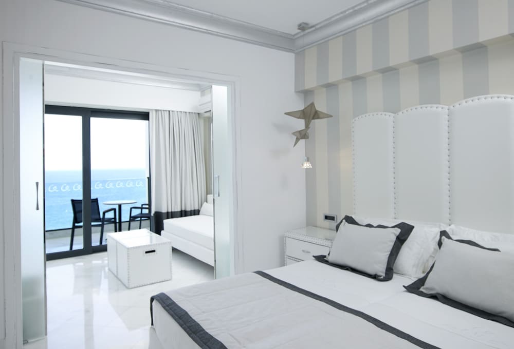 FAMILY ROOM SEA VIEW