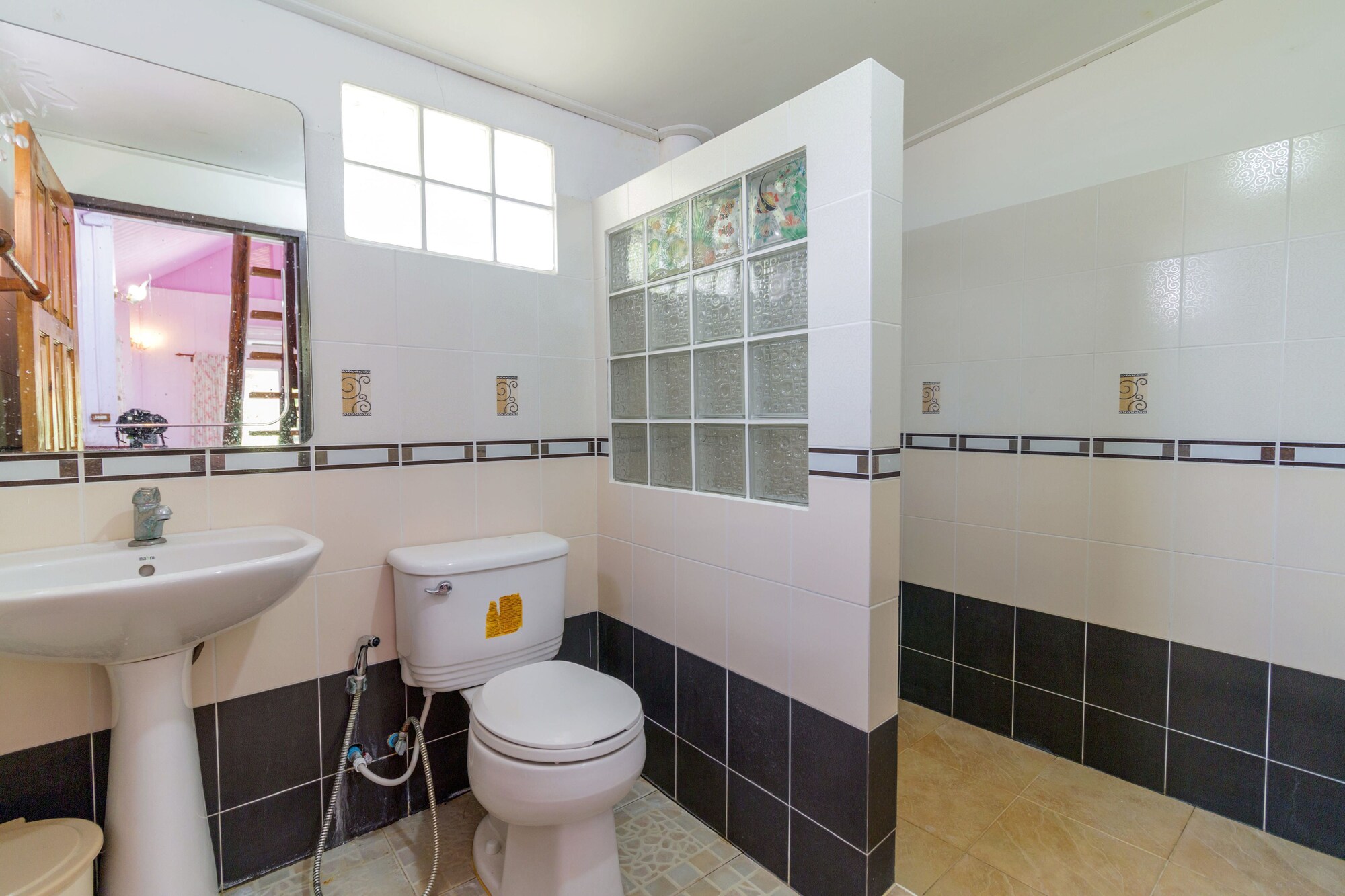 1 BEDROOM, COUNTRY, HOUSE