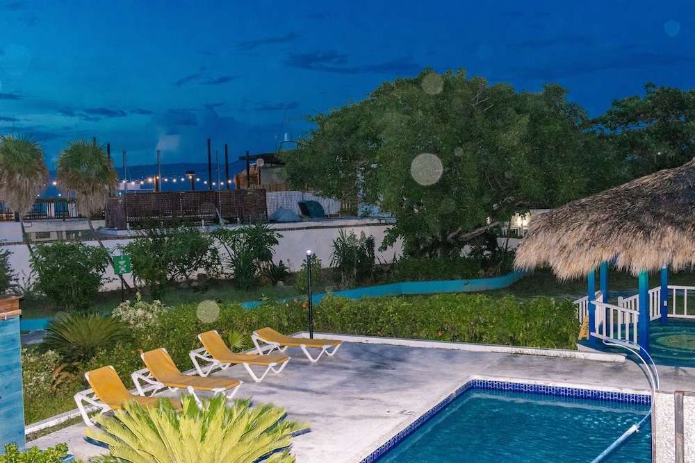 The Grand Port Royal Hotel Ex Morgans Harbour Hotel Marina Port Royal 50/55