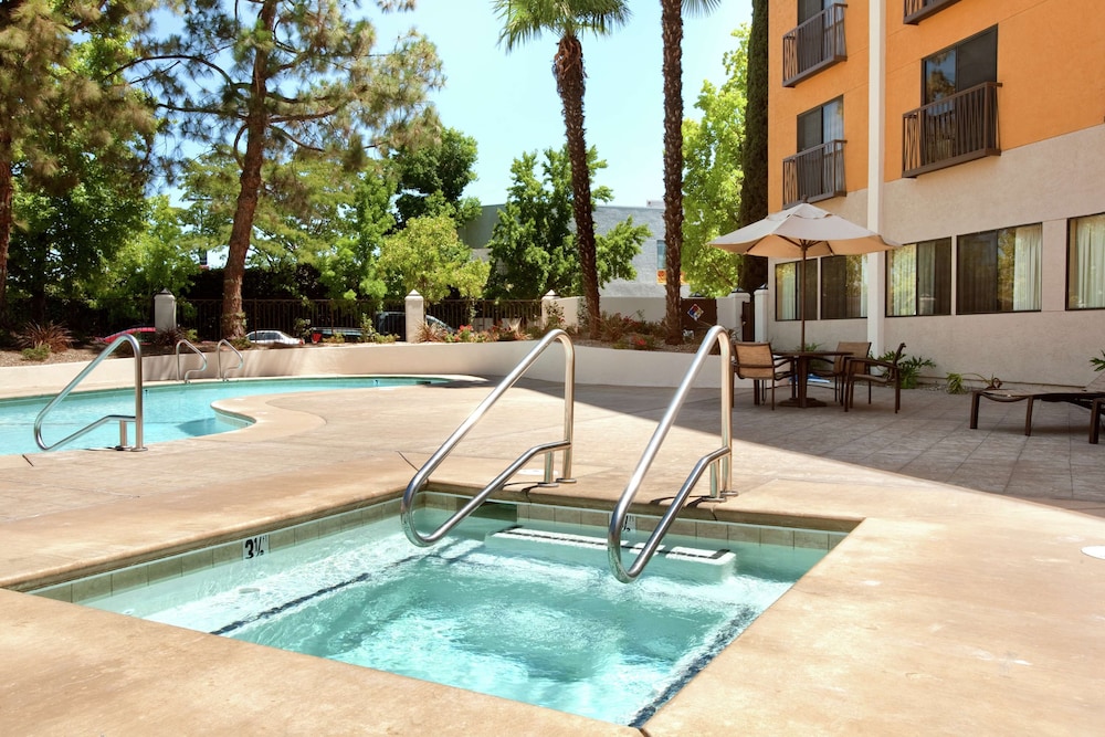 Hilton Stockton 5/51
