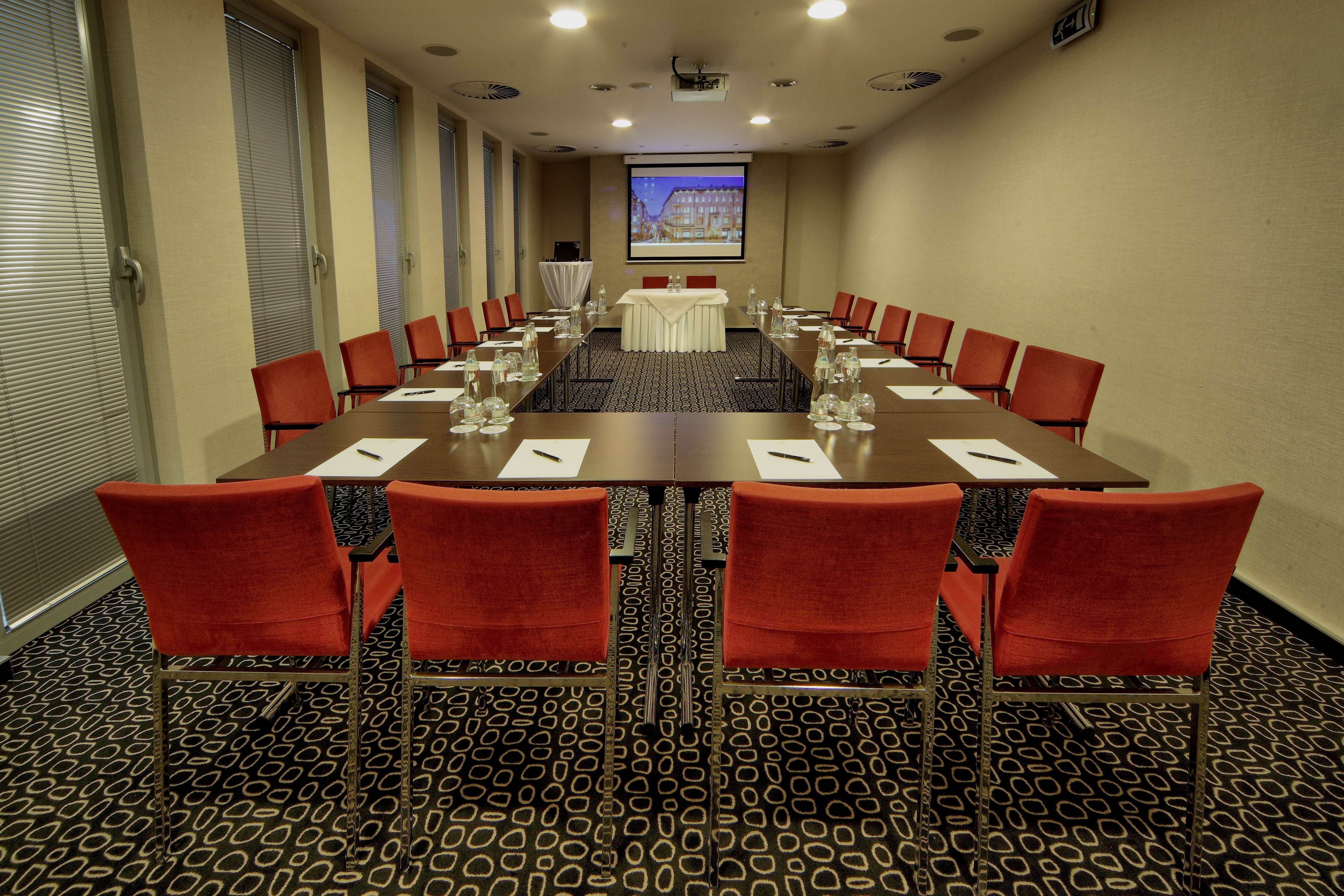 Roset Hotel & Residence 18/21