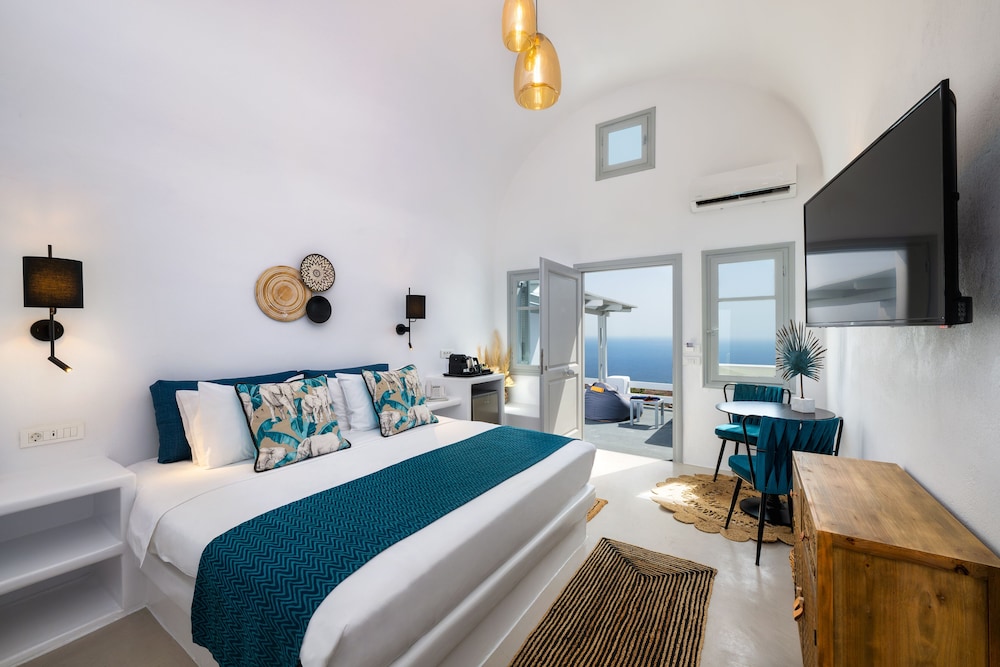 SUPERIOR, SUITE, SEA VIEW, PLUNGE POOL, JETTED TUB
