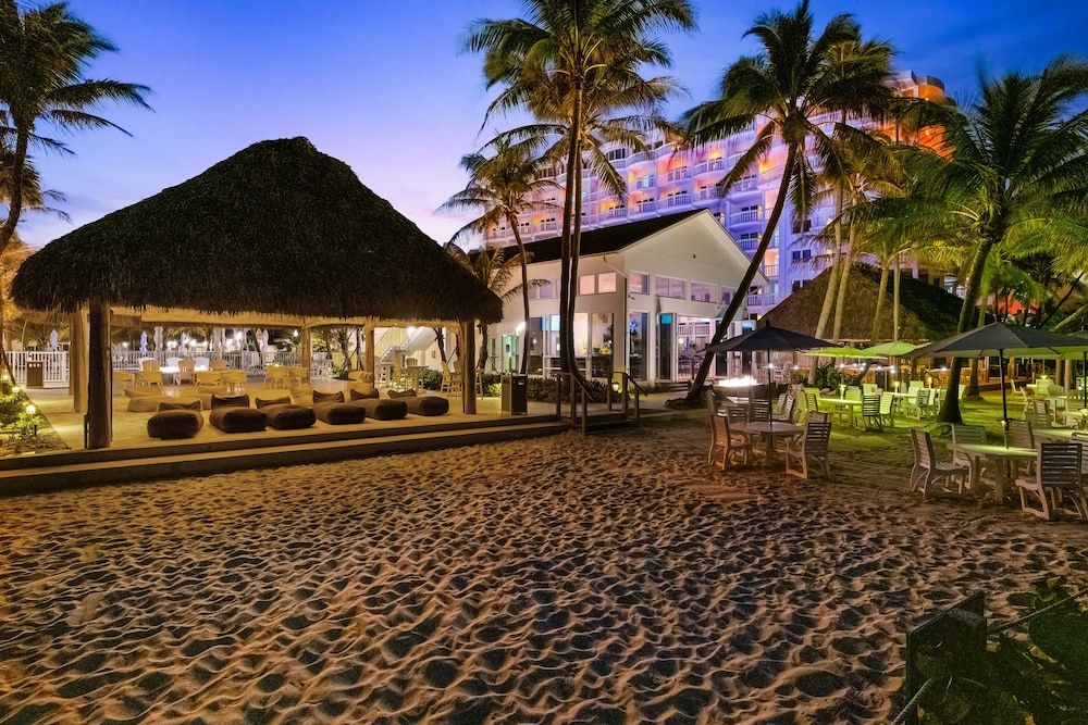 Beachcomber Oceanfront Resort Villas 10/71