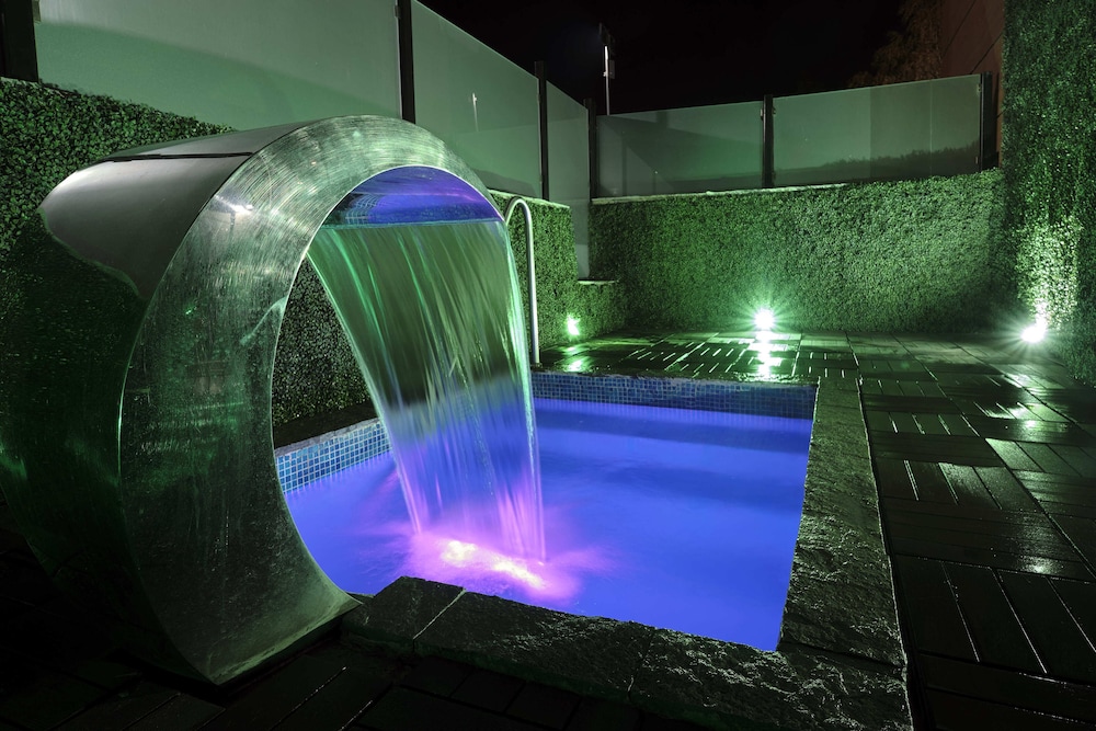 swimming pool spa