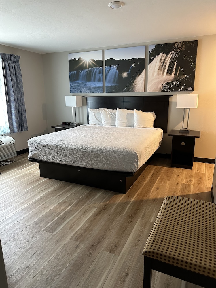 Days Inn & Suites by Wyndham Sikeston 17/51