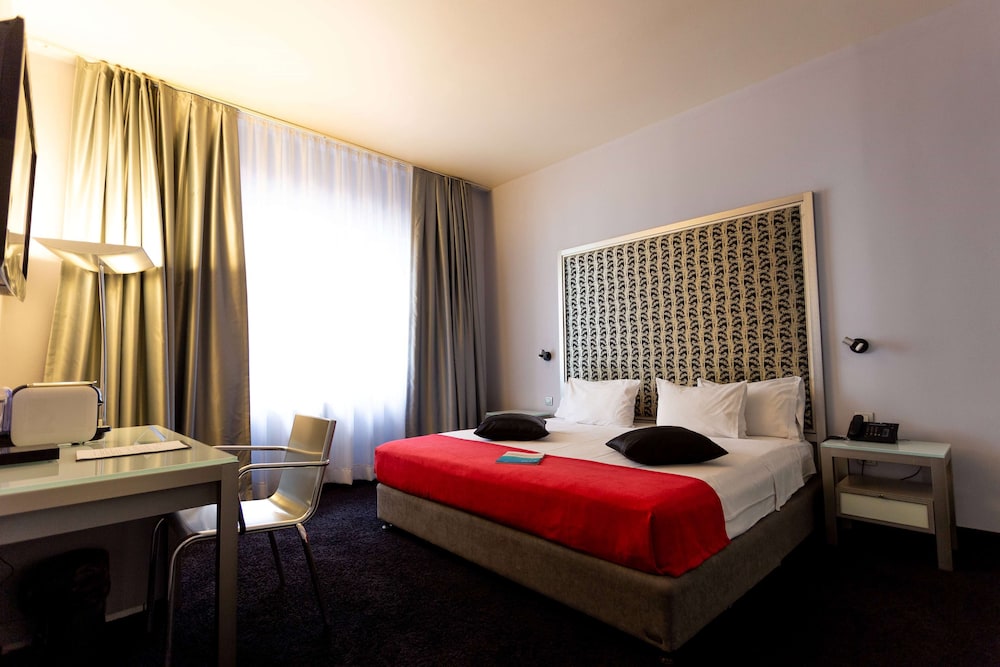 Zeus Essence Bucharest, Trademark Collection by Wyndham 14/65