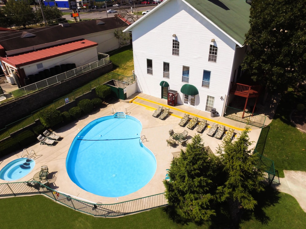 Branson Surrey Inn 60/65