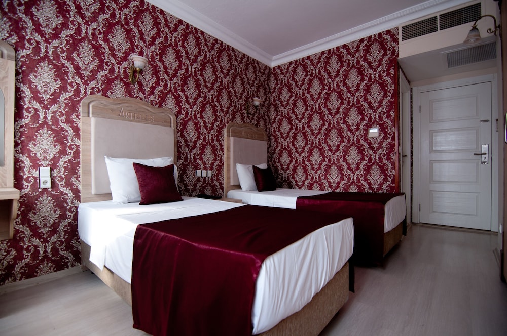 Artefes Hotel 16/70