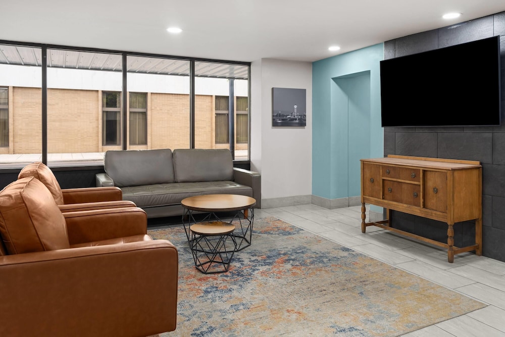 Super 8 by Wyndham Great Falls City Center 24/49