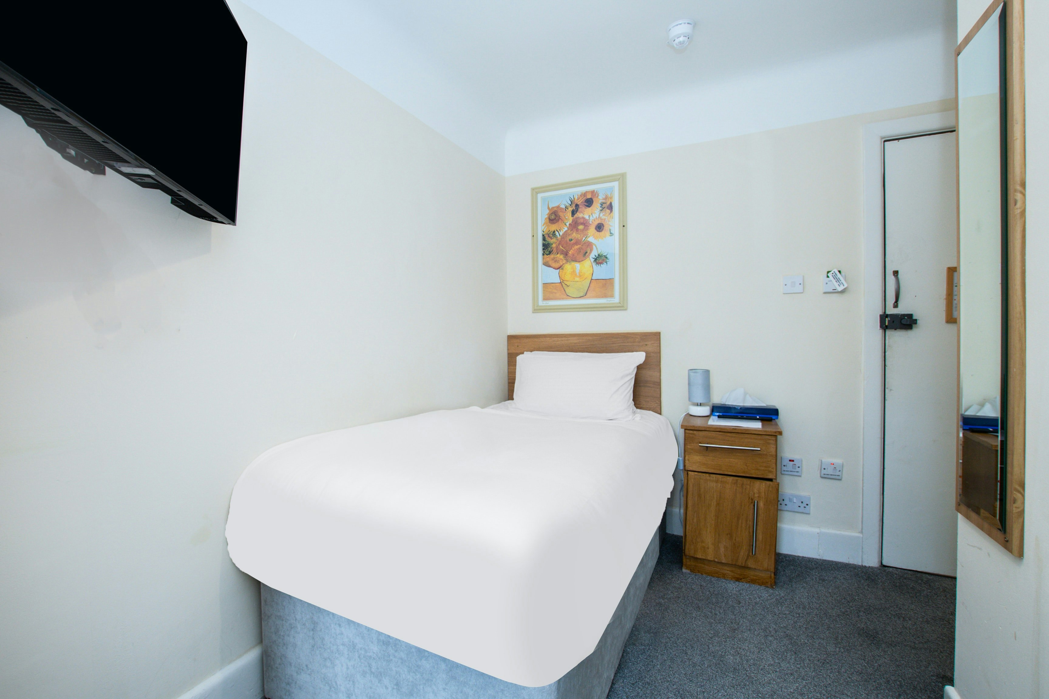Russel Court Hotel Bournemouth Central 18/45