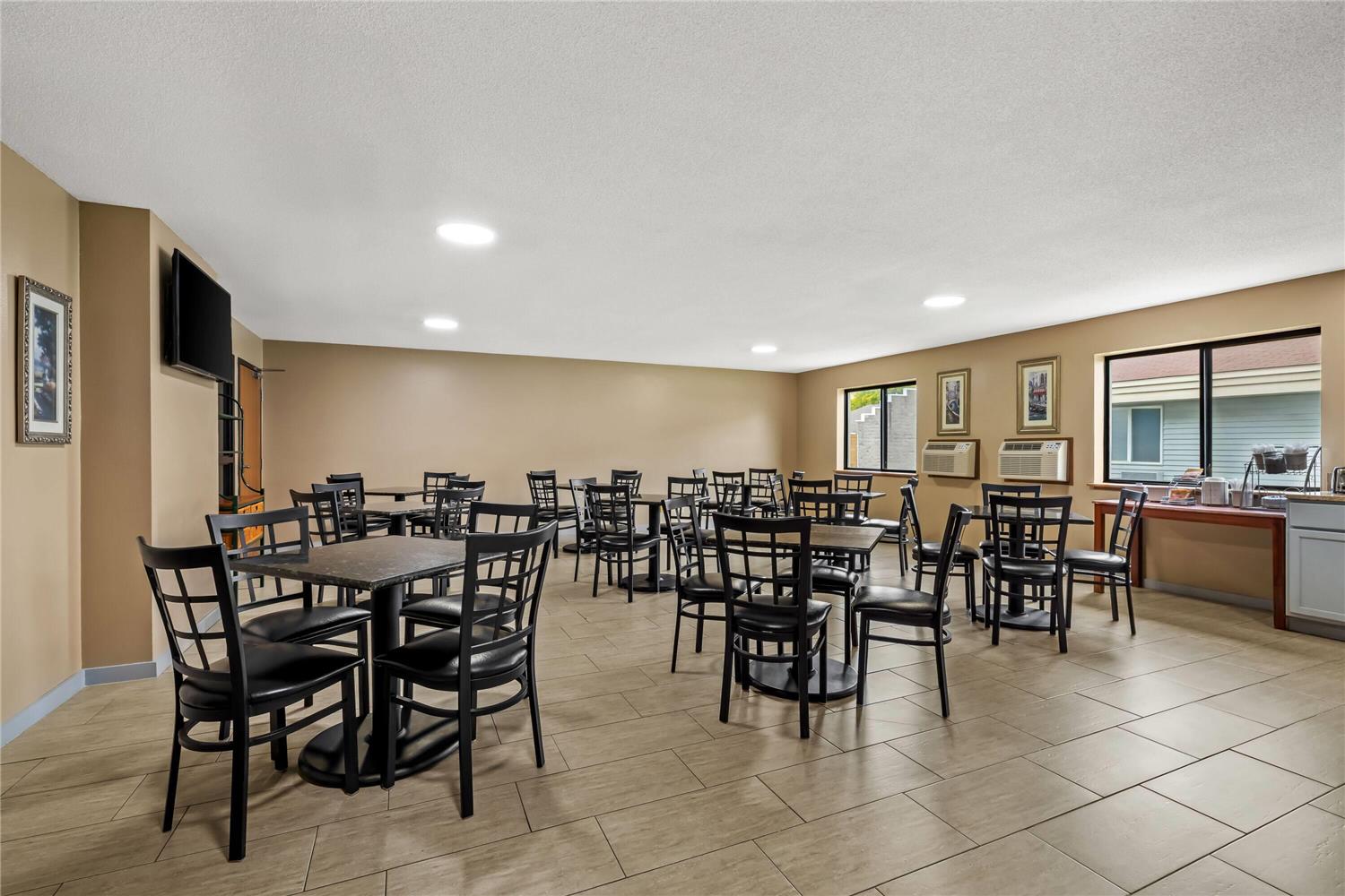Super 8 By Wyndham La Crosse 38/45
