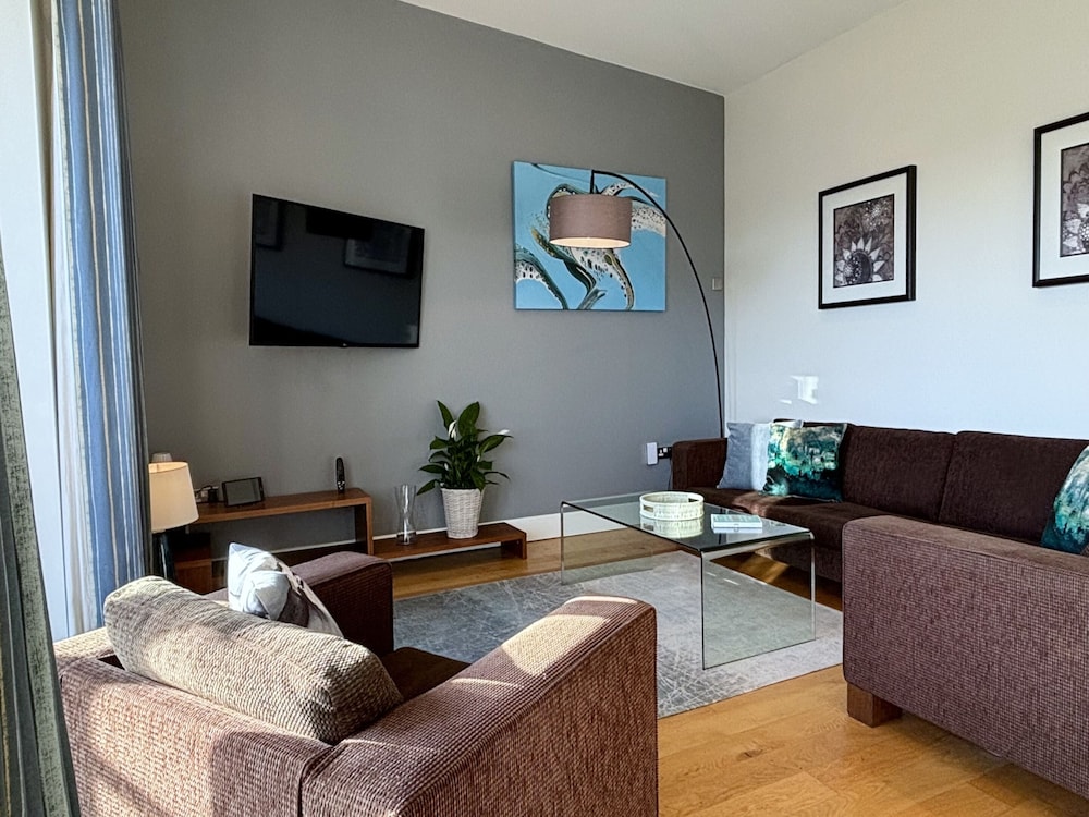 YOUR SPACE APARTMENTS - THE HAMILTONS 35/46