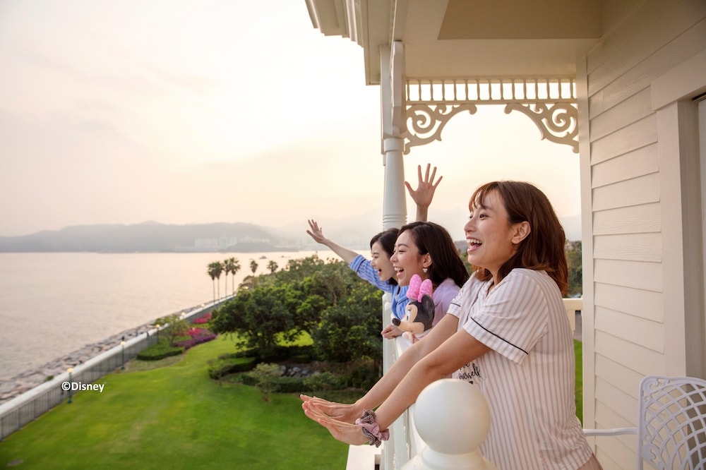 Hong Kong Disneyland Hotel 33/71