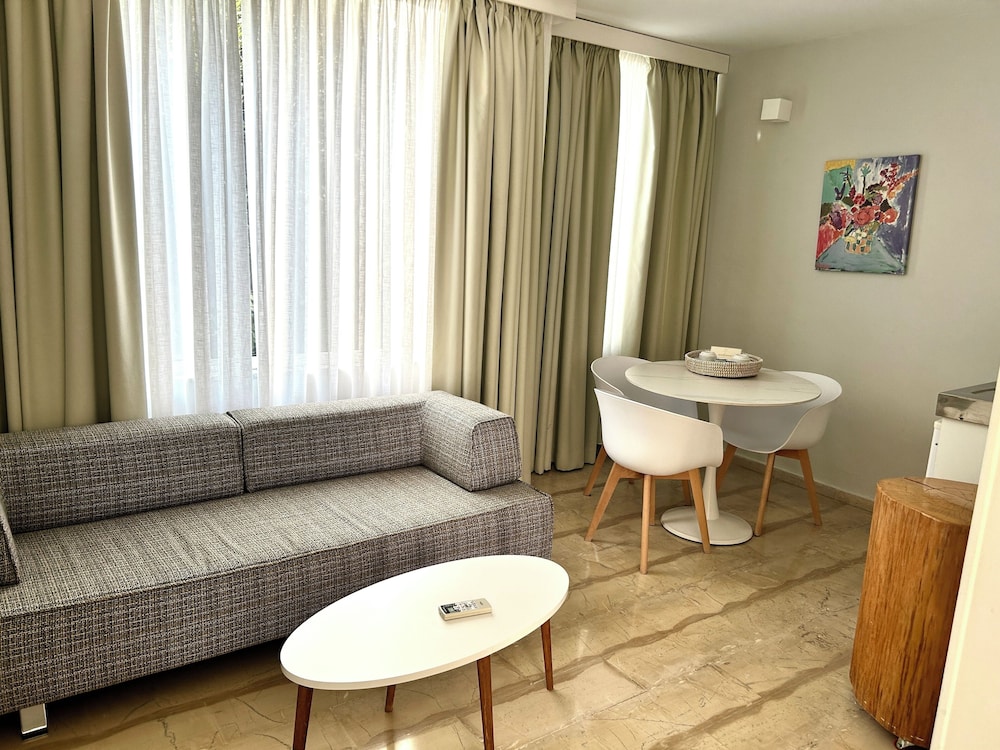 Loriet Hotel 170/191