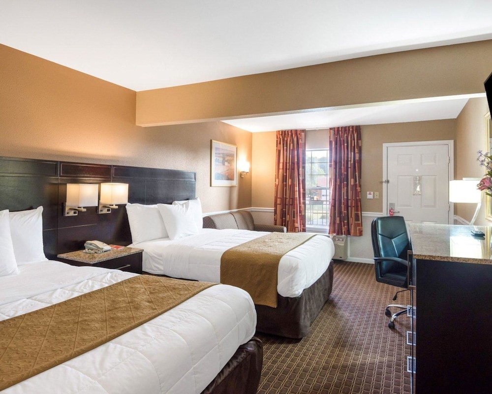 Econo Lodge Princess Anne 18/40