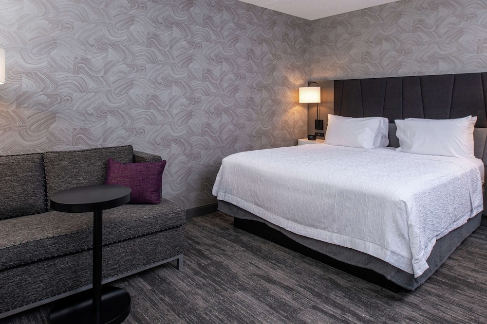 Hampton Inn And Suites Winston Salem Downtown 20/53