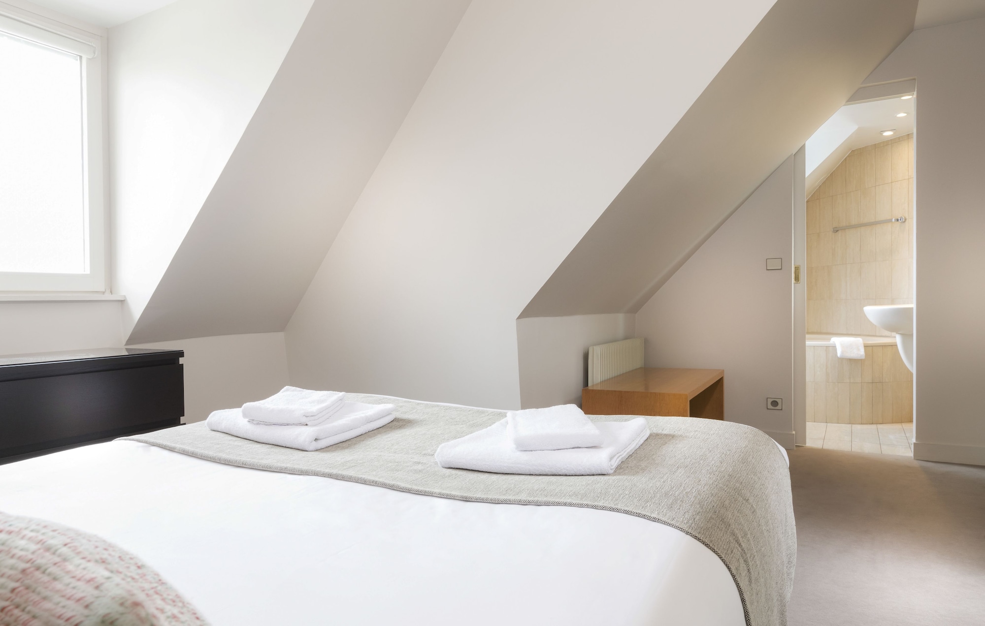 3 BEDROOMS, DUPLEX, EIFFEL VIEW