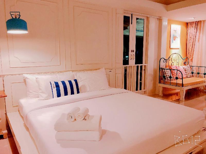 Full Moon, King Bed, River View, High Floor
